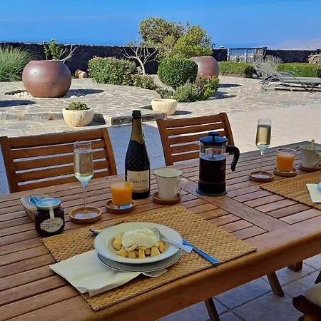 Essence: Detached Retreat With Heated Pool And Stunning Views * Tias