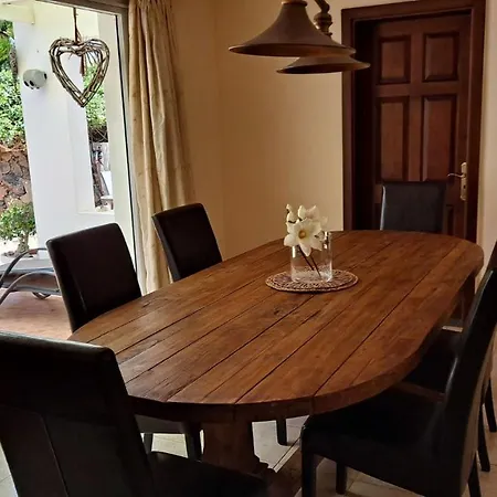 Essence - A Unique Detached With A-c, Heated Private Pool, Hottub, Gardens, Patios And Stunning Views! 티아즈