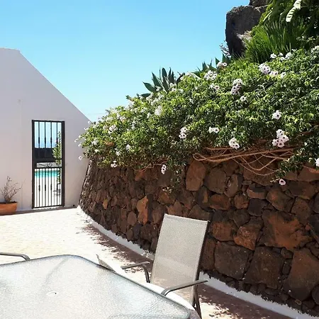빌라 Essence - A Unique Detached With A-c, Heated Private Pool, Hottub, Gardens, Patios And Stunning Views! *